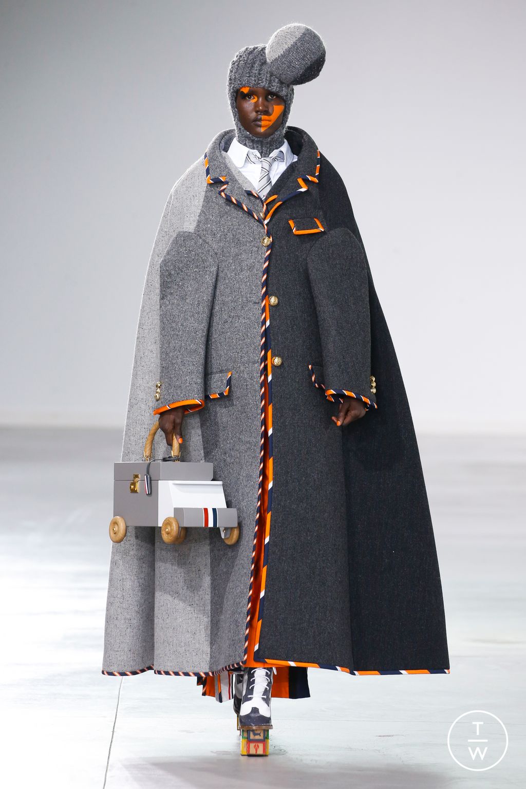 Fashion Week New York Fall/Winter 2022 look 37 from the Thom Browne collection womenswear