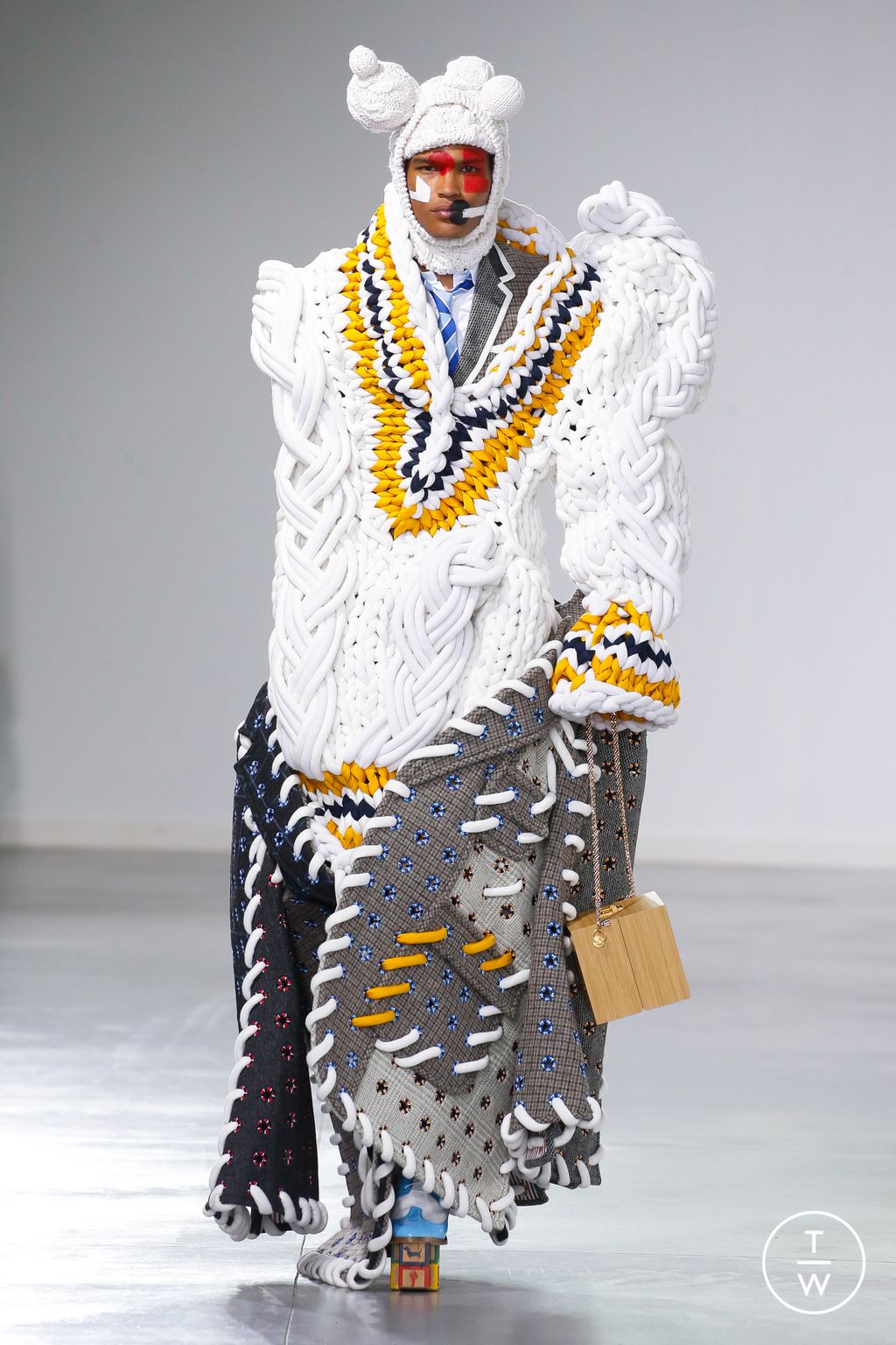 Fashion Week New York Fall/Winter 2022 look 39 from the Thom Browne collection 女装