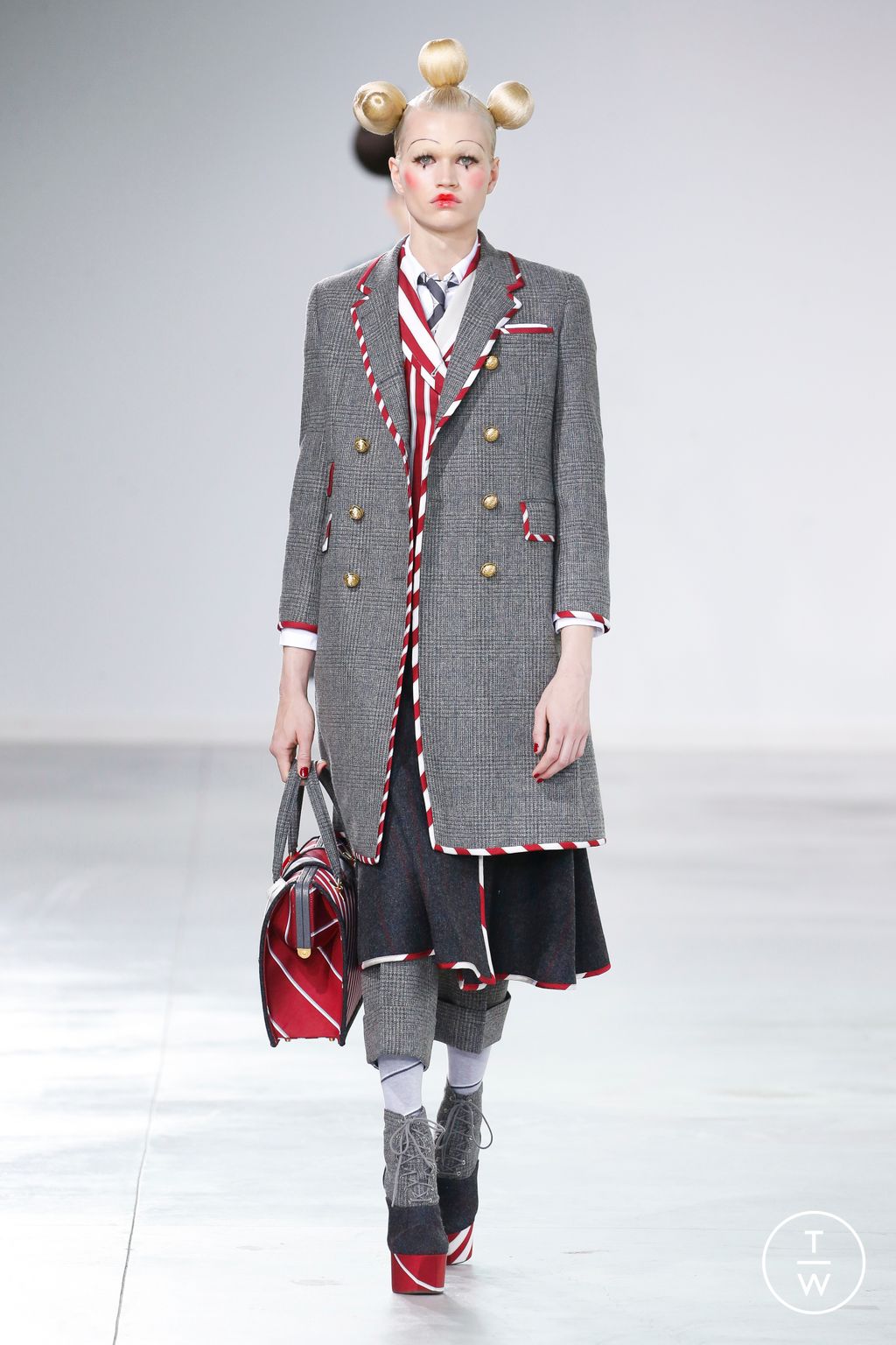 Fashion Week New York Fall/Winter 2022 look 40 from the Thom Browne collection womenswear
