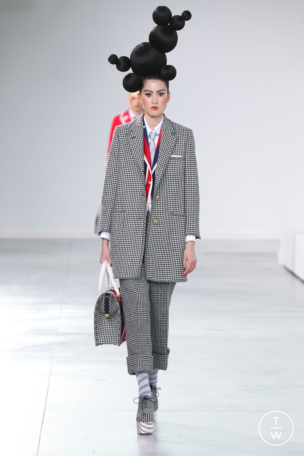 Fashion Week New York Fall/Winter 2022 look 44 from the Thom Browne collection womenswear