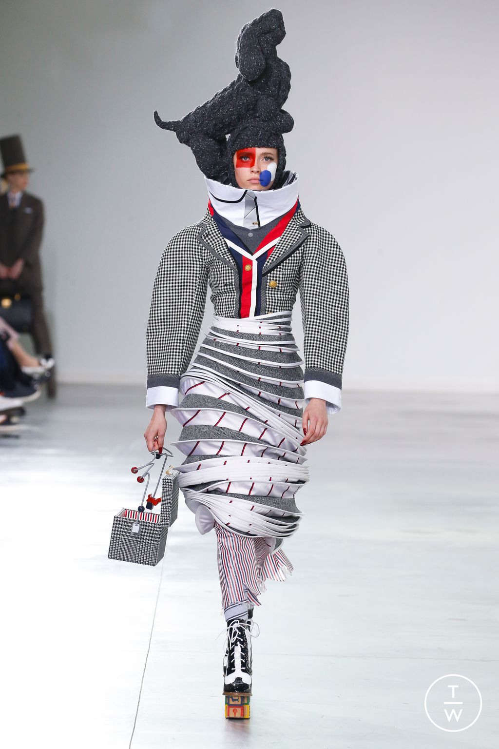 Fashion Week New York Fall/Winter 2022 look 45 from the Thom Browne collection womenswear