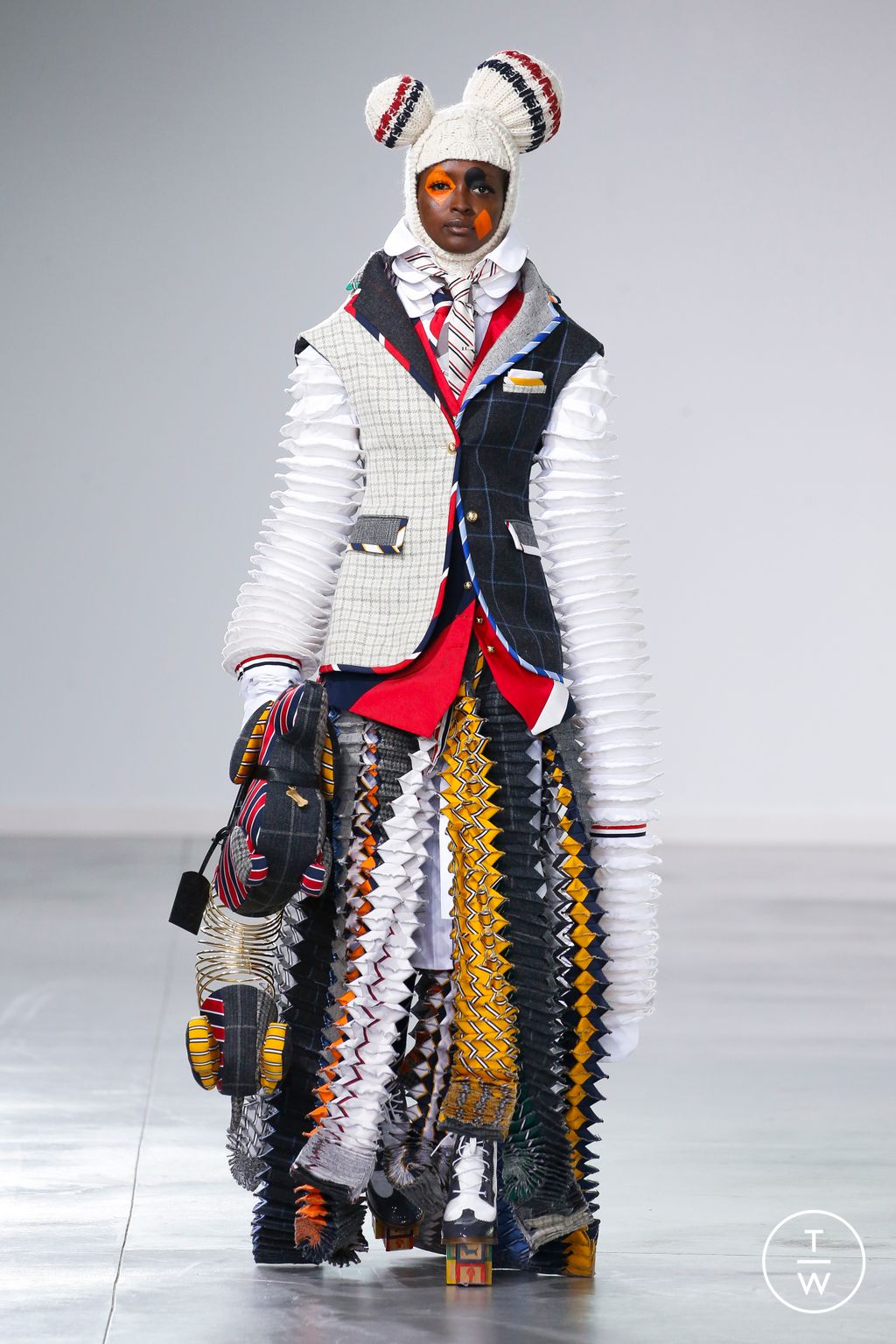 Fashion Week New York Fall/Winter 2022 look 5 from the Thom Browne collection womenswear