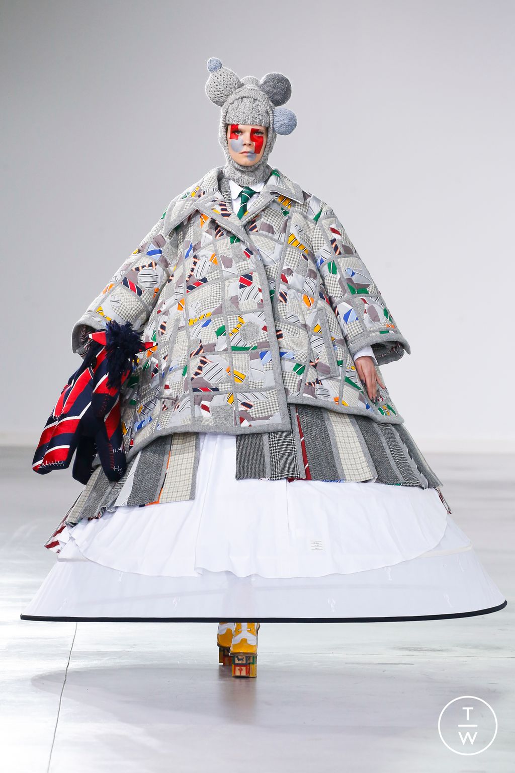Fashion Week New York Fall/Winter 2022 look 51 from the Thom Browne collection 女装