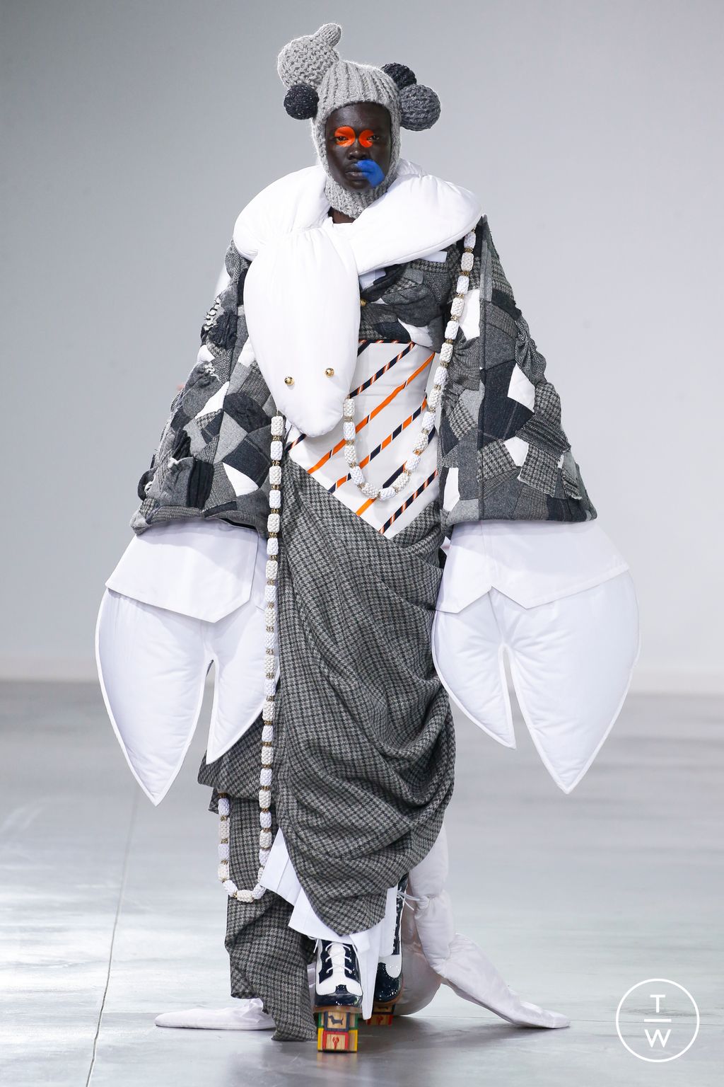 Fashion Week New York Fall/Winter 2022 look 7 from the Thom Browne collection 女装