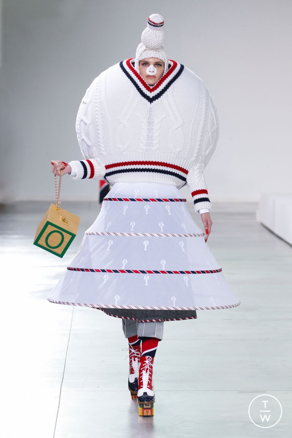 Fashion Week New York Fall/Winter 2022 look 9 from the Thom Browne collection womenswear