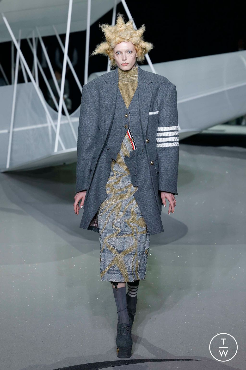 Fashion Week New York Fall/Winter 2023 look 2 from the Thom Browne collection womenswear