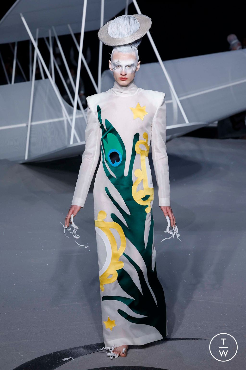 Fashion Week New York Fall/Winter 2023 look 5 from the Thom Browne collection womenswear