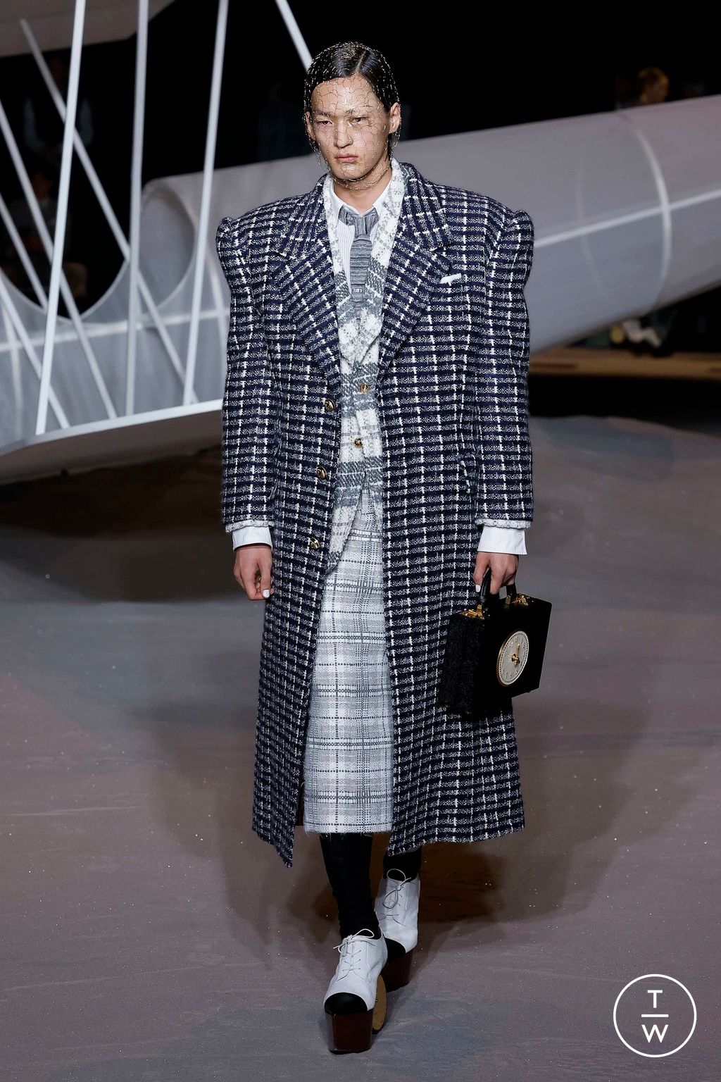 Fashion Week New York Fall/Winter 2023 look 17 from the Thom Browne collection 女装