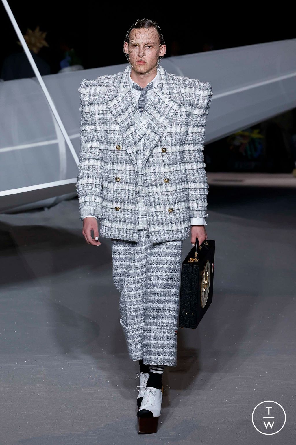 Fashion Week New York Fall/Winter 2023 look 25 from the Thom Browne collection 女装