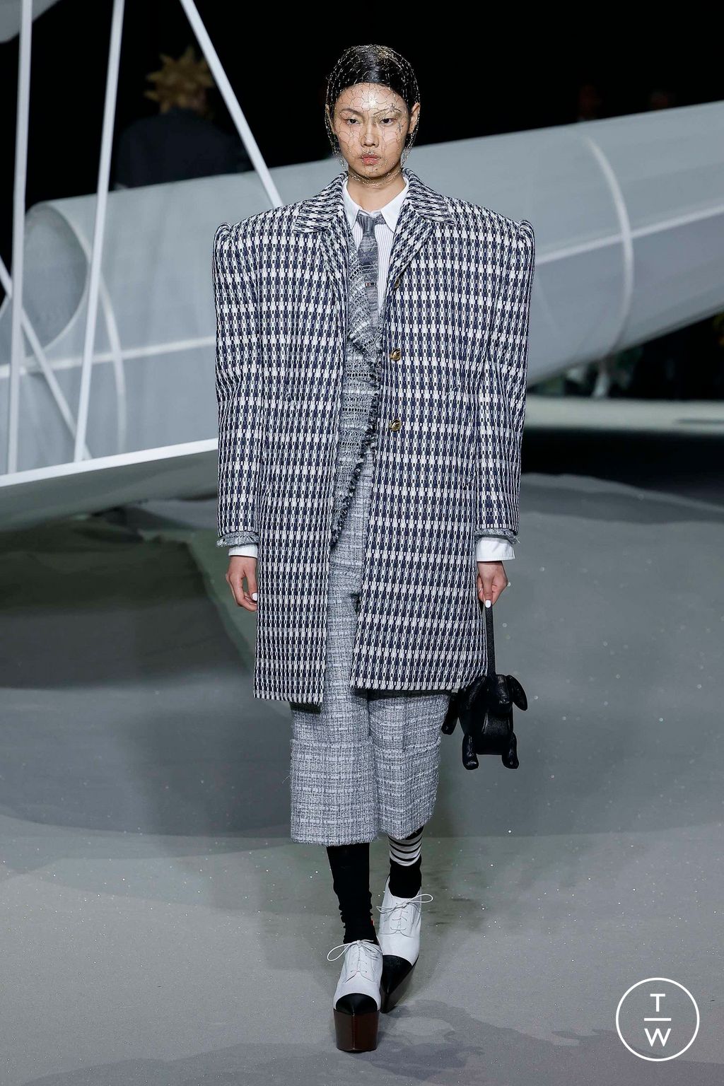 Fashion Week New York Fall/Winter 2023 look 26 from the Thom Browne collection 女装