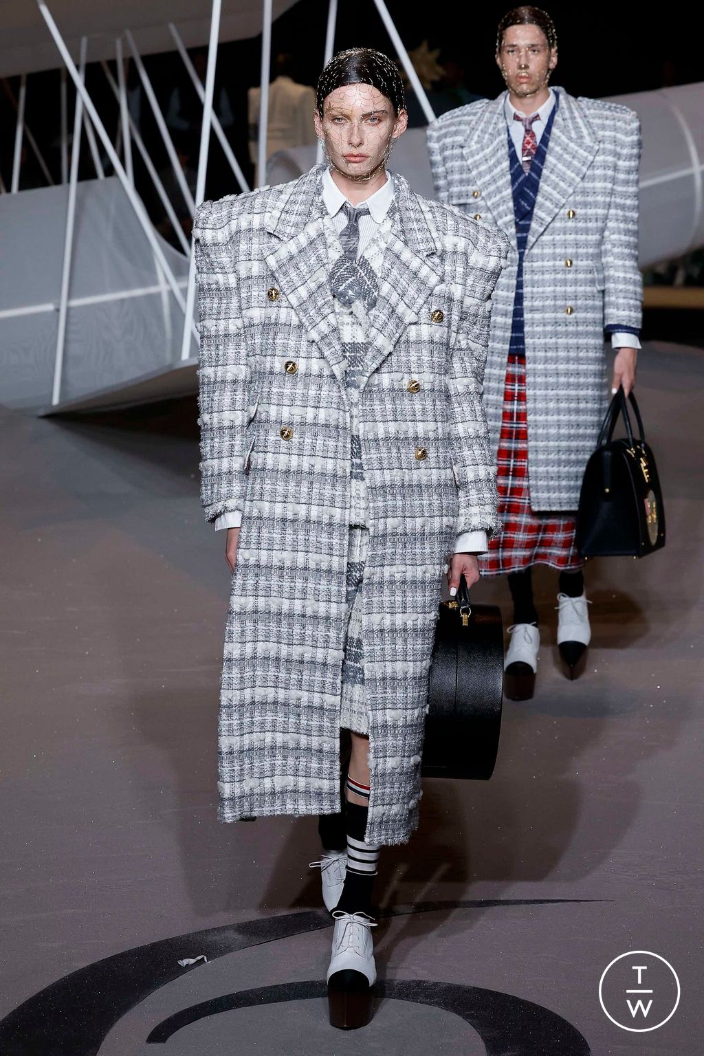Fashion Week New York Fall/Winter 2023 look 28 from the Thom Browne collection 女装