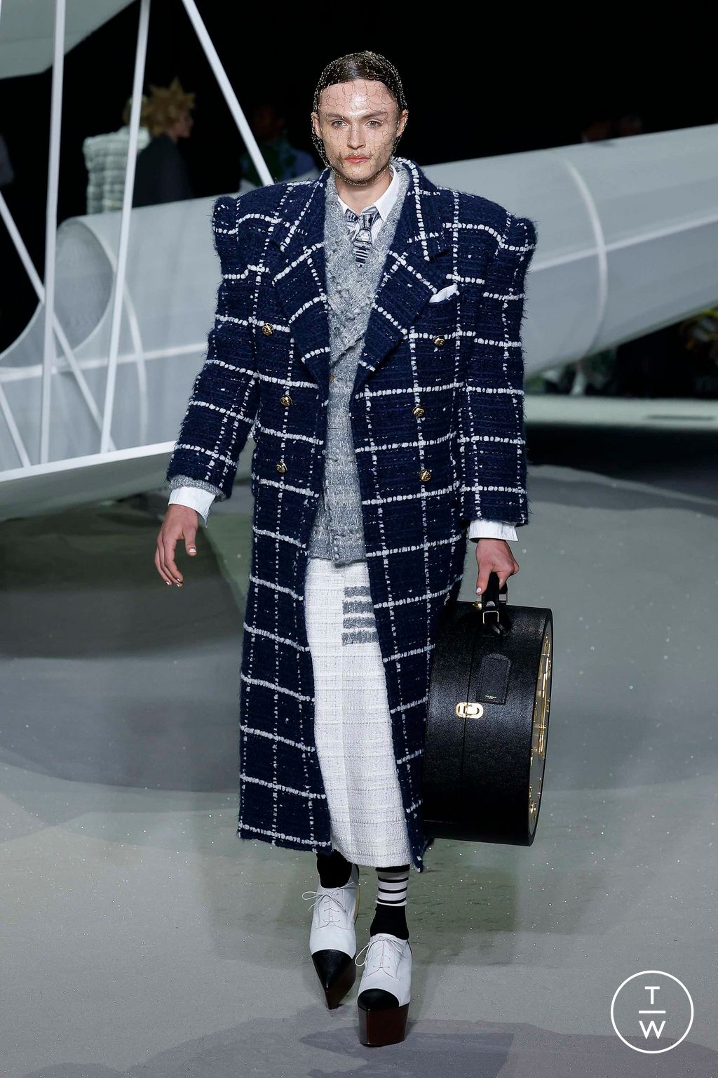 Fashion Week New York Fall/Winter 2023 look 33 from the Thom Browne collection womenswear