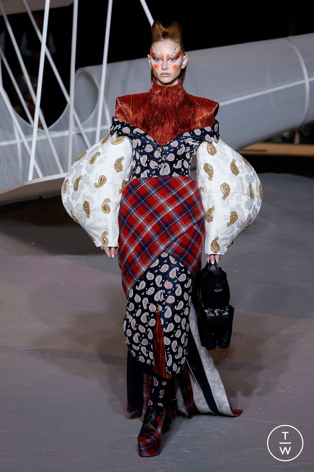 Fashion Week New York Fall/Winter 2023 look 39 from the Thom Browne collection womenswear