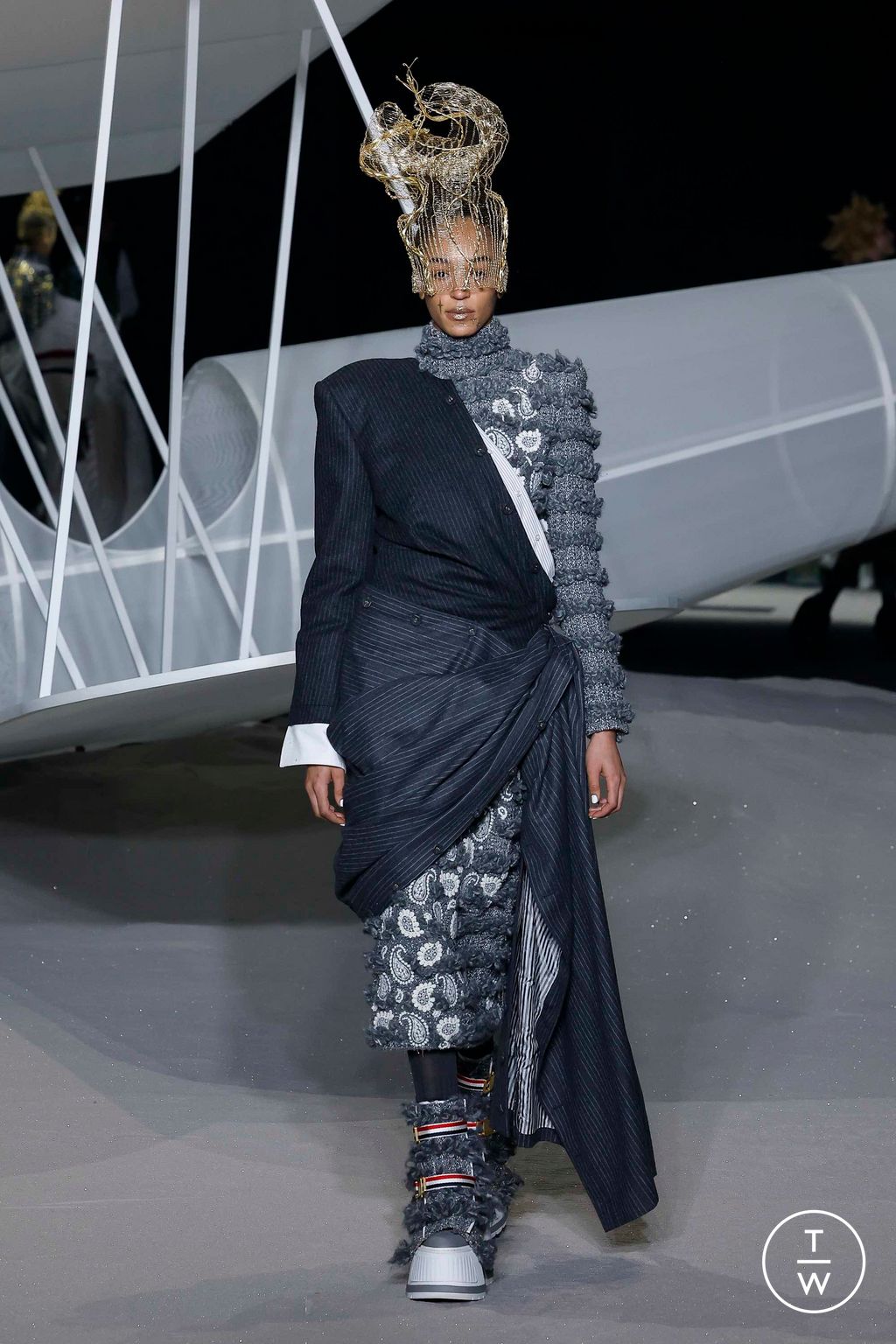 Fashion Week New York Fall/Winter 2023 look 55 from the Thom Browne collection 女装