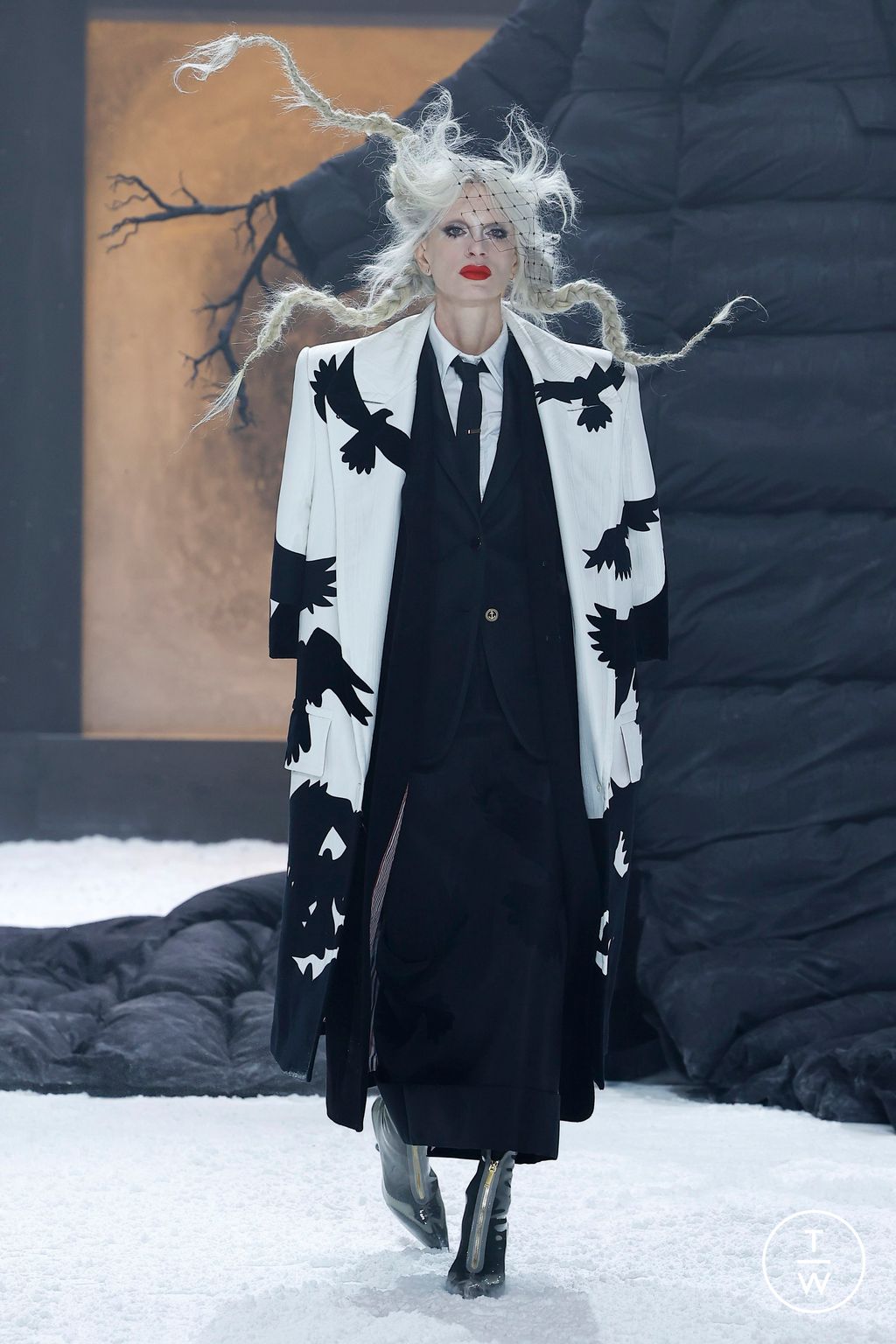 Fashion Week New York Fall/Winter 2024 look 2 from the Thom Browne collection womenswear