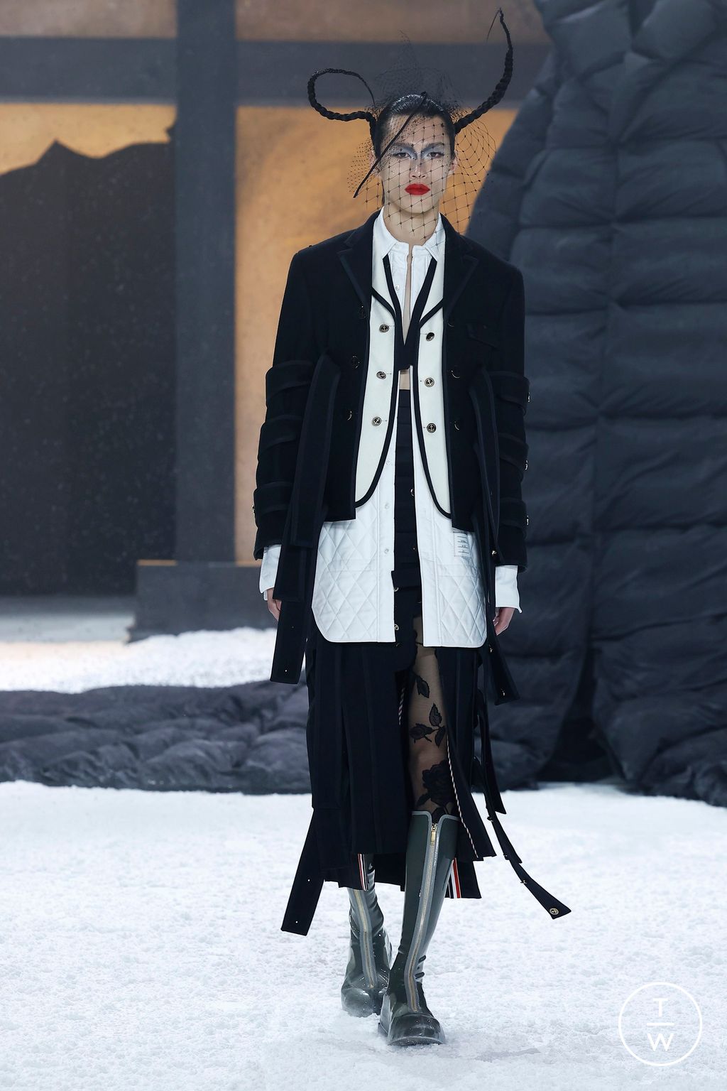 Fashion Week New York Fall/Winter 2024 look 10 from the Thom Browne collection 女装