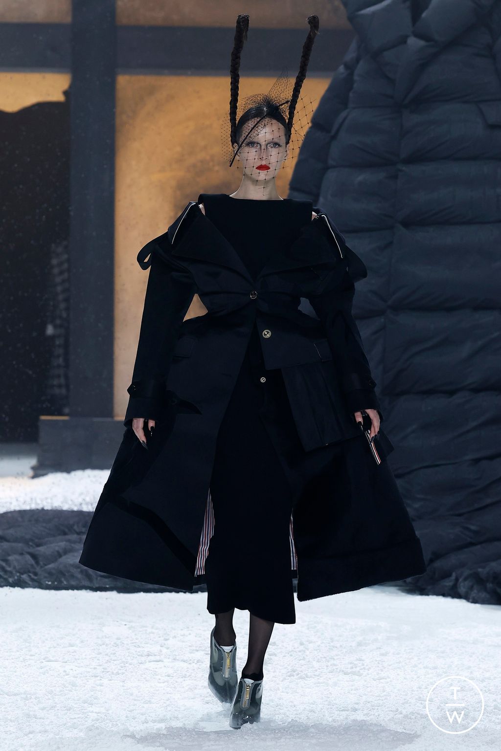 Fashion Week New York Fall/Winter 2024 look 12 from the Thom Browne collection 女装
