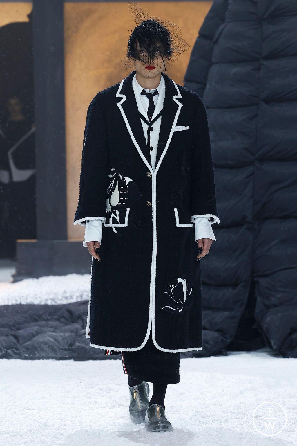 Fashion Week New York Fall/Winter 2024 look 15 from the Thom Browne collection womenswear