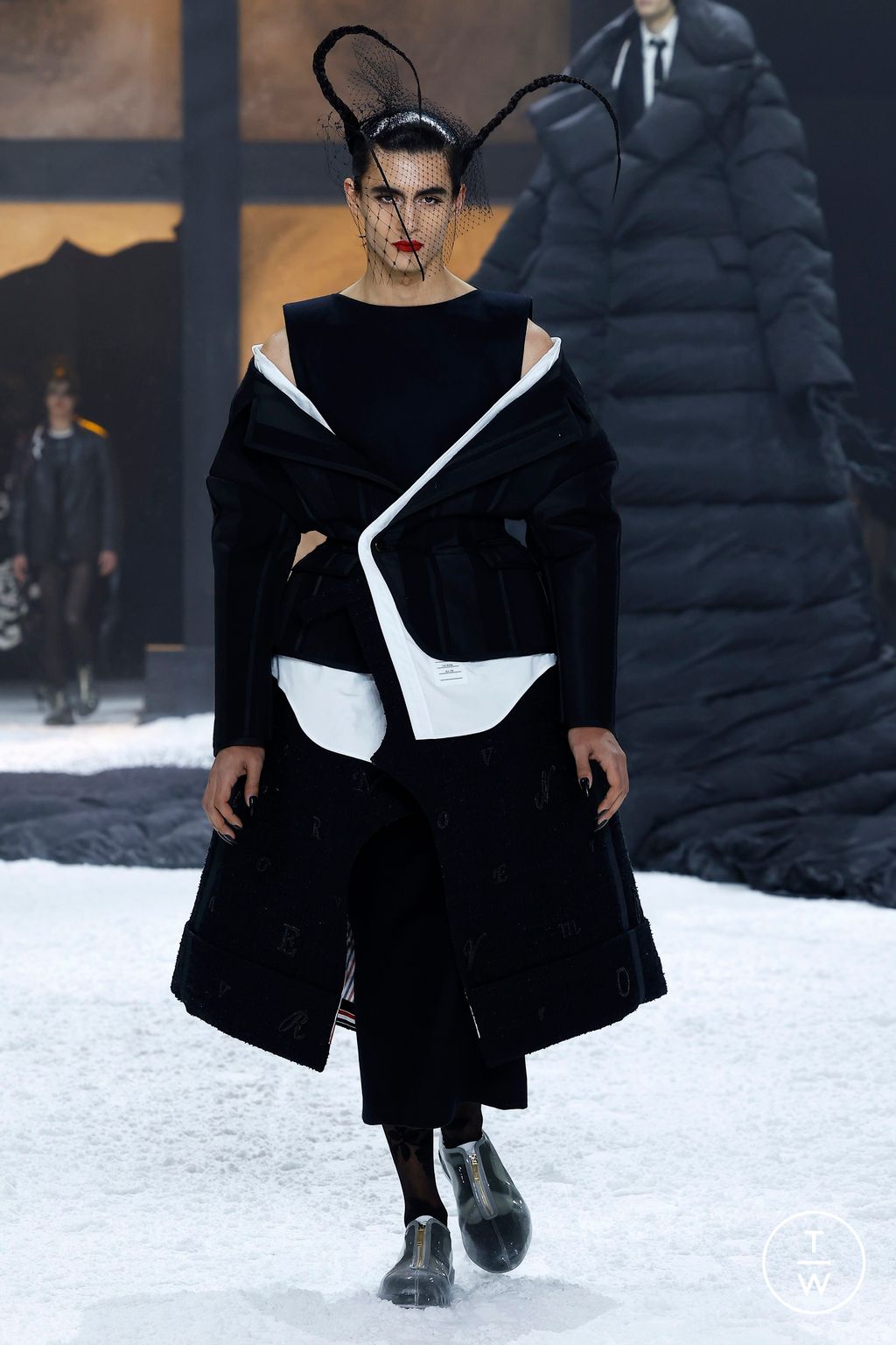 Fashion Week New York Fall/Winter 2024 look 17 from the Thom Browne collection womenswear