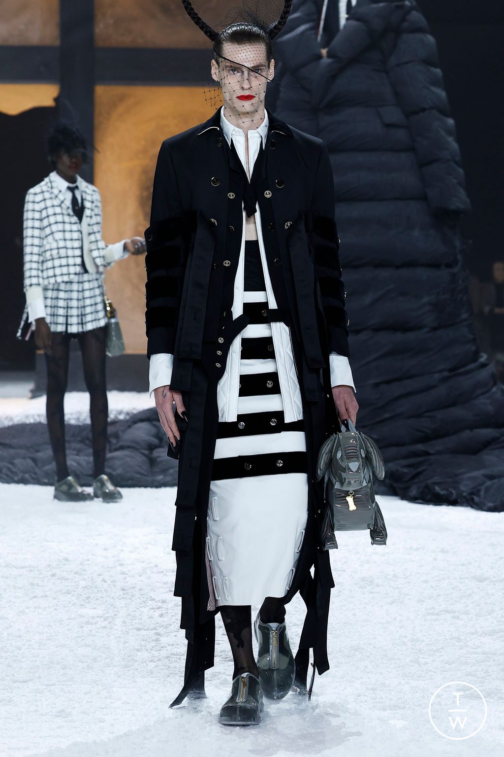 Fashion Week New York Fall/Winter 2024 look 29 from the Thom Browne collection womenswear