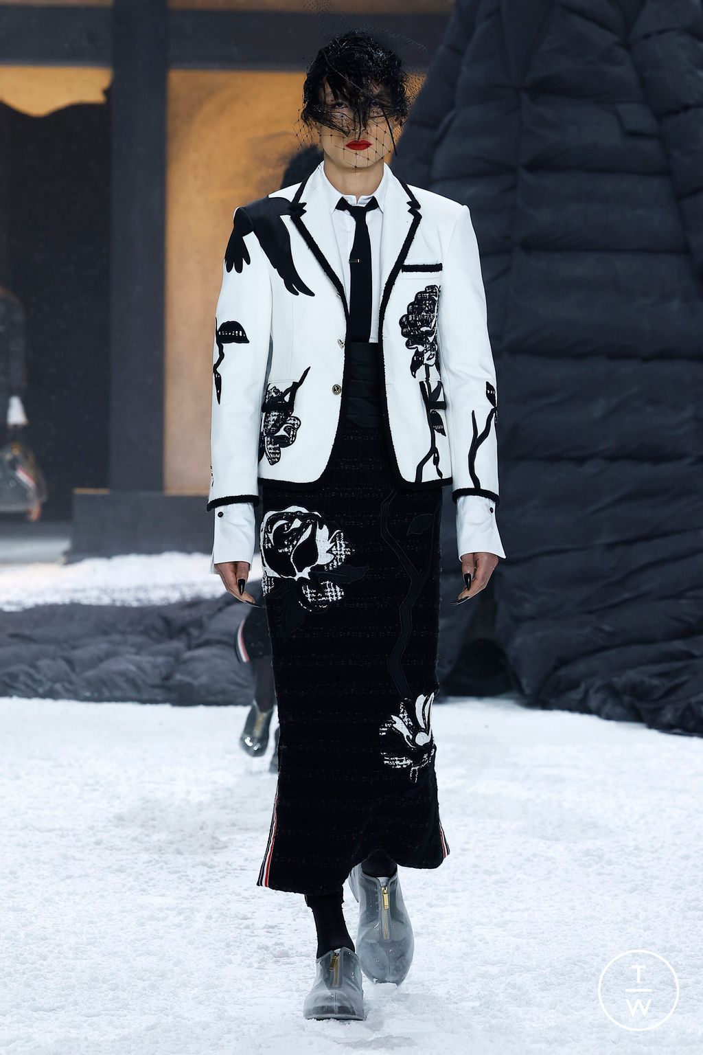 Fashion Week New York Fall/Winter 2024 look 37 from the Thom Browne collection 女装
