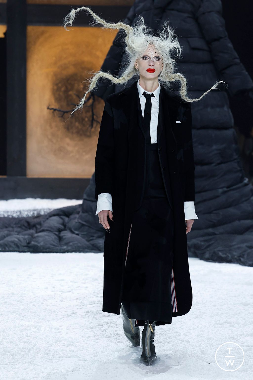Fashion Week New York Fall/Winter 2024 look 48 from the Thom Browne collection womenswear