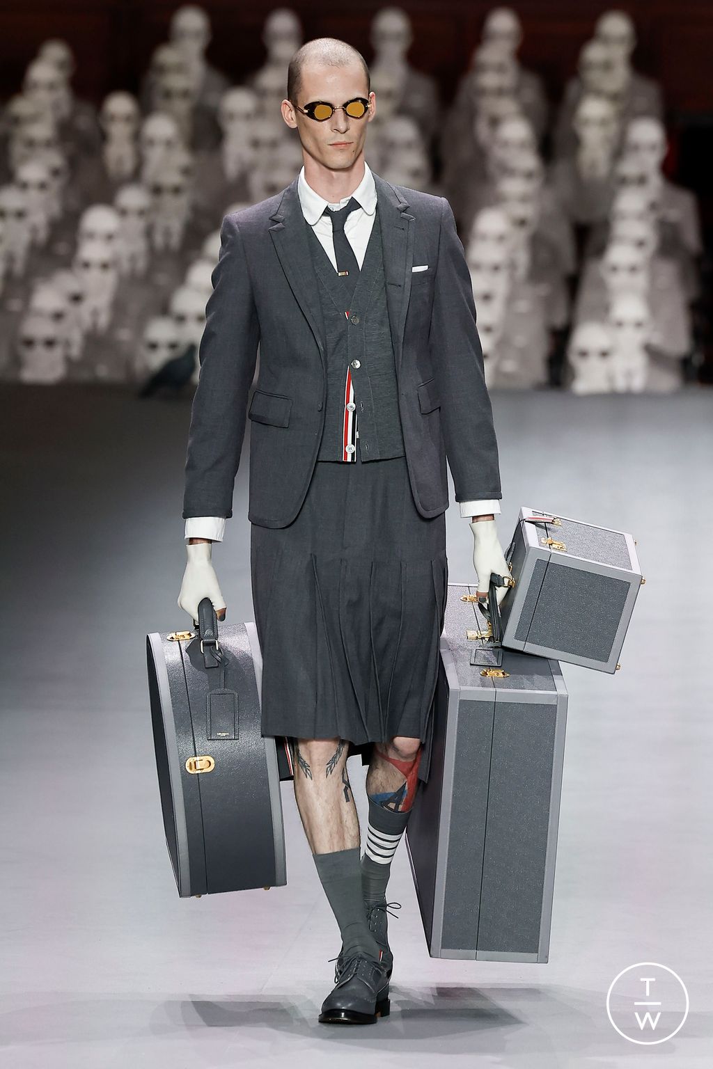 Fashion Week Paris Fall/Winter 2023 look 1 from the Thom Browne collection couture