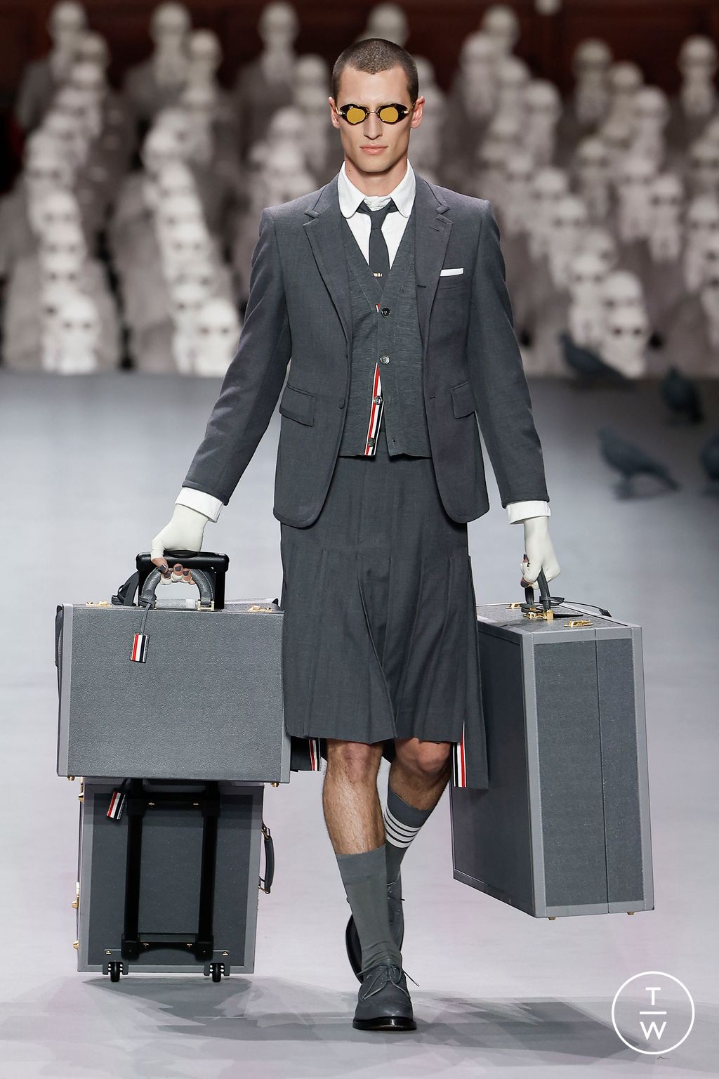 Fashion Week Paris Fall/Winter 2023 look 2 from the Thom Browne collection couture