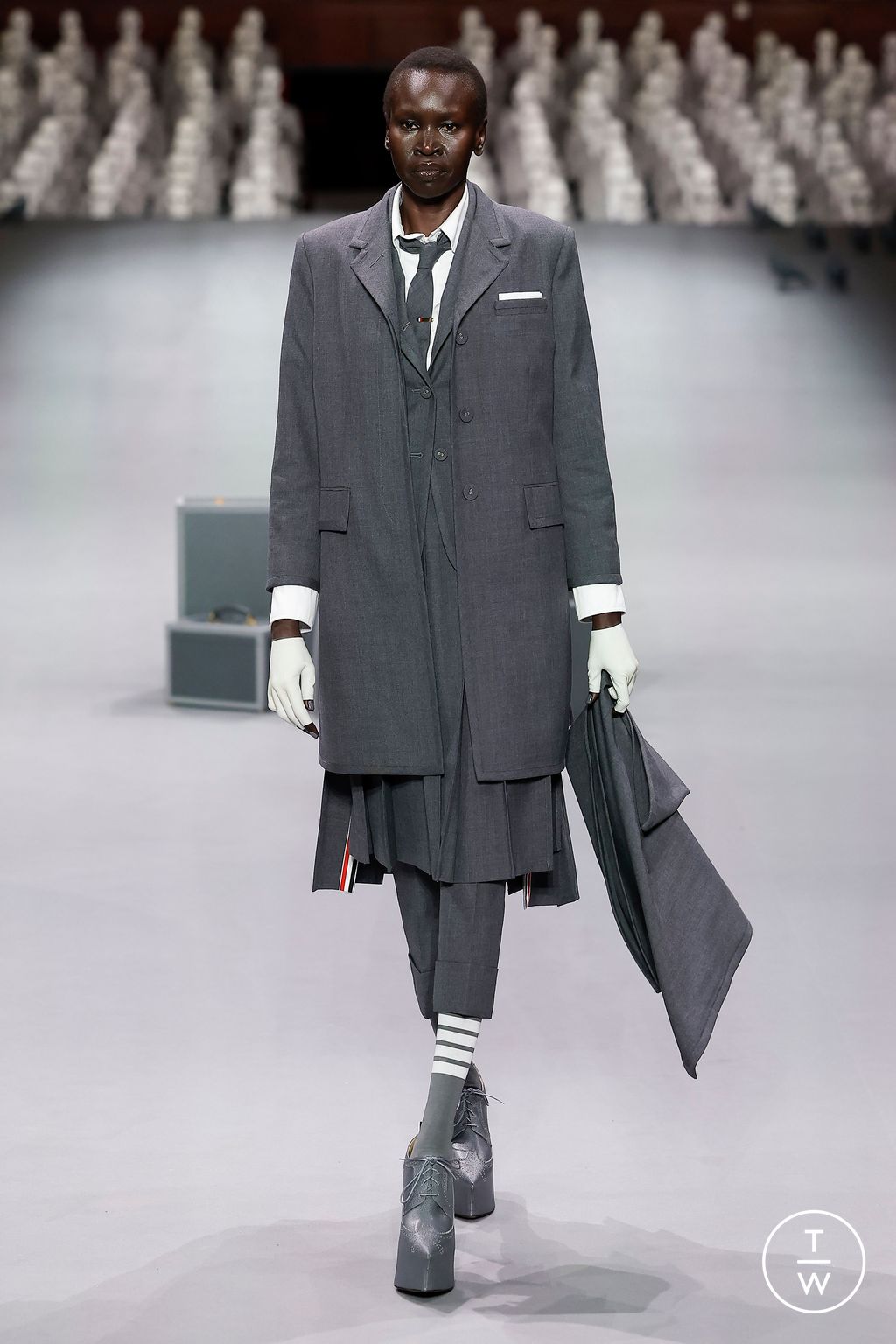 Fashion Week Paris Fall/Winter 2023 look 3 from the Thom Browne collection couture