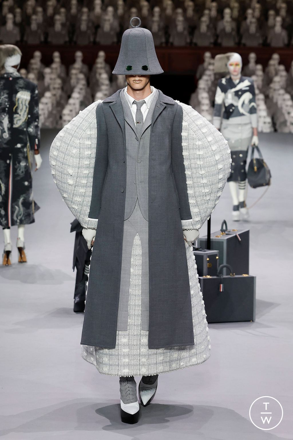 Fashion Week Paris Fall/Winter 2023 look 9 from the Thom Browne collection couture
