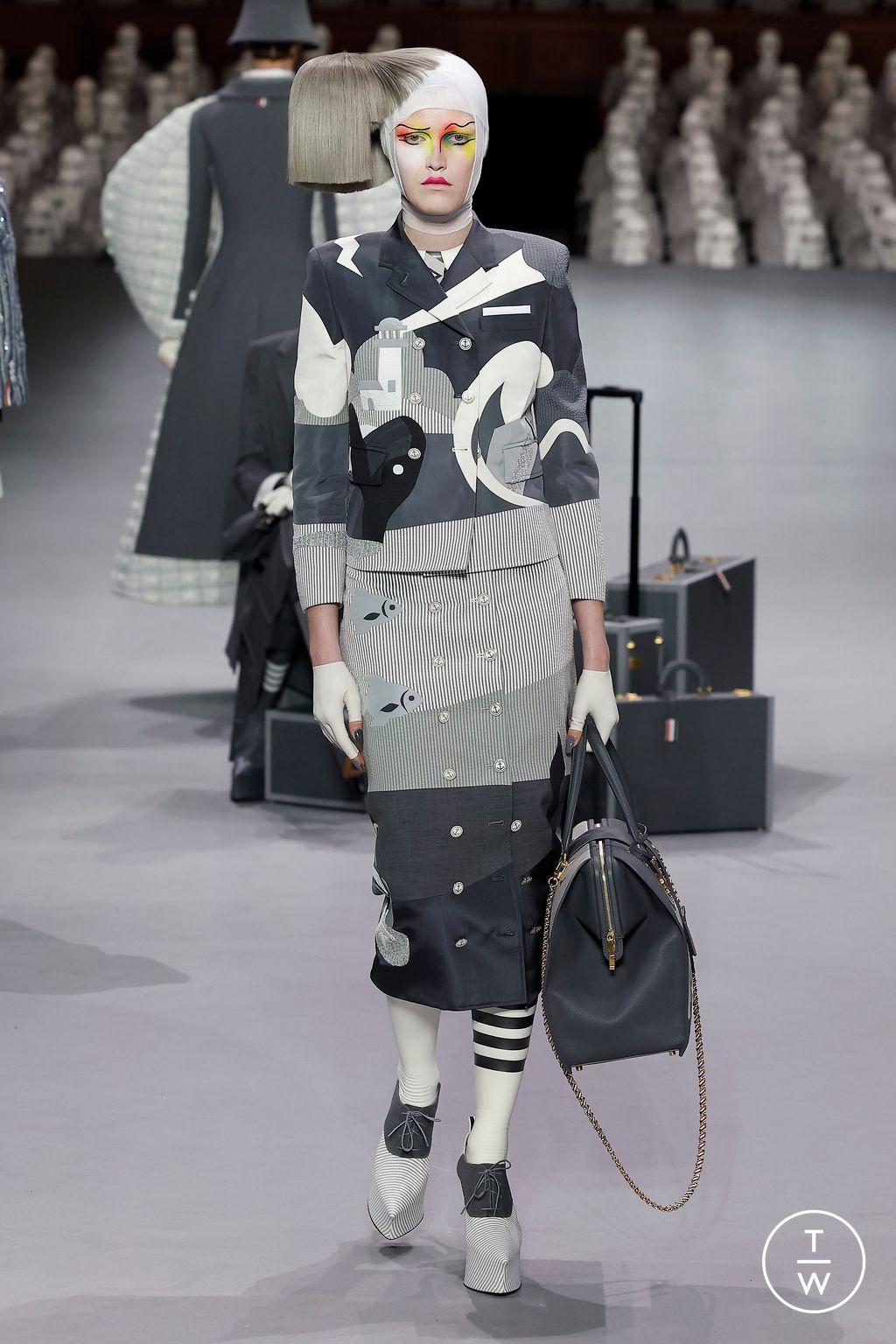 Fashion Week Paris Fall/Winter 2023 look 11 de la collection Thom Browne couture