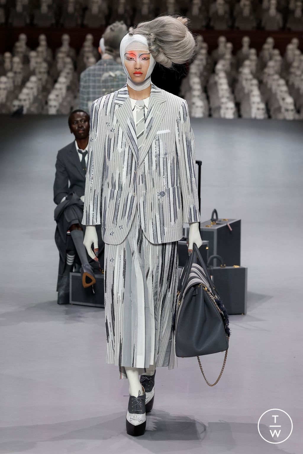 Fashion Week Paris Fall/Winter 2023 look 20 from the Thom Browne collection 高级定制