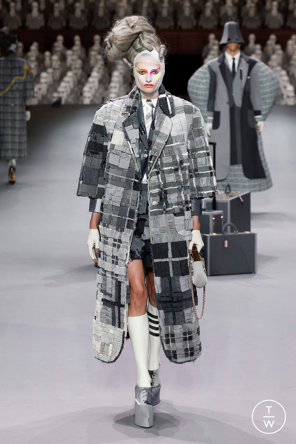 Fashion Week Paris Fall/Winter 2023 look 24 from the Thom Browne collection couture