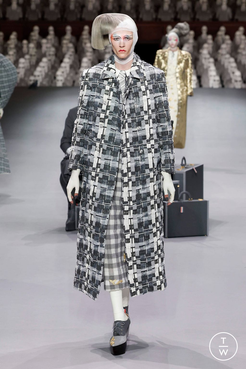 Fashion Week Paris Fall/Winter 2023 look 26 from the Thom Browne collection couture