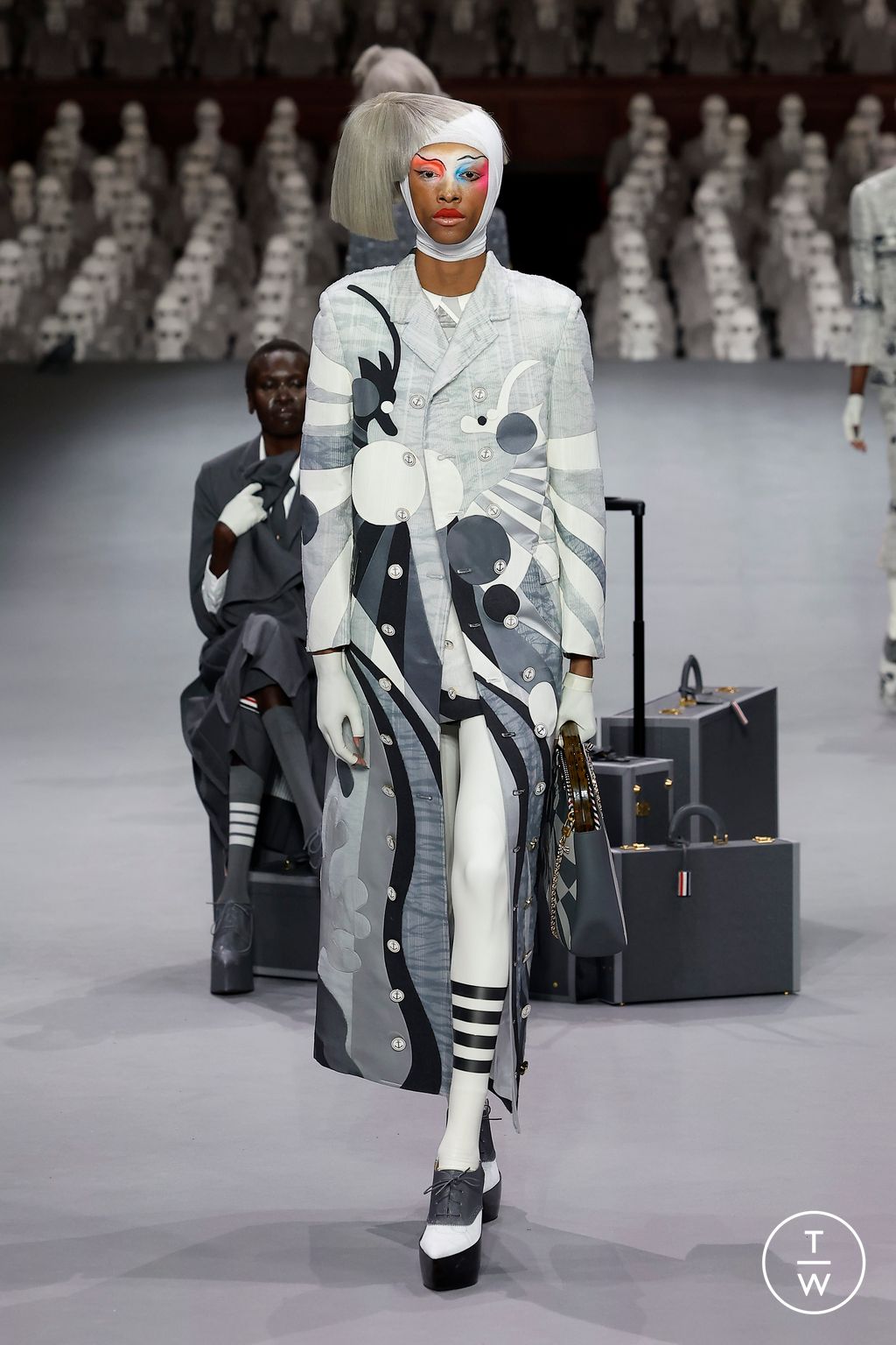 Fashion Week Paris Fall/Winter 2023 look 32 de la collection Thom Browne couture