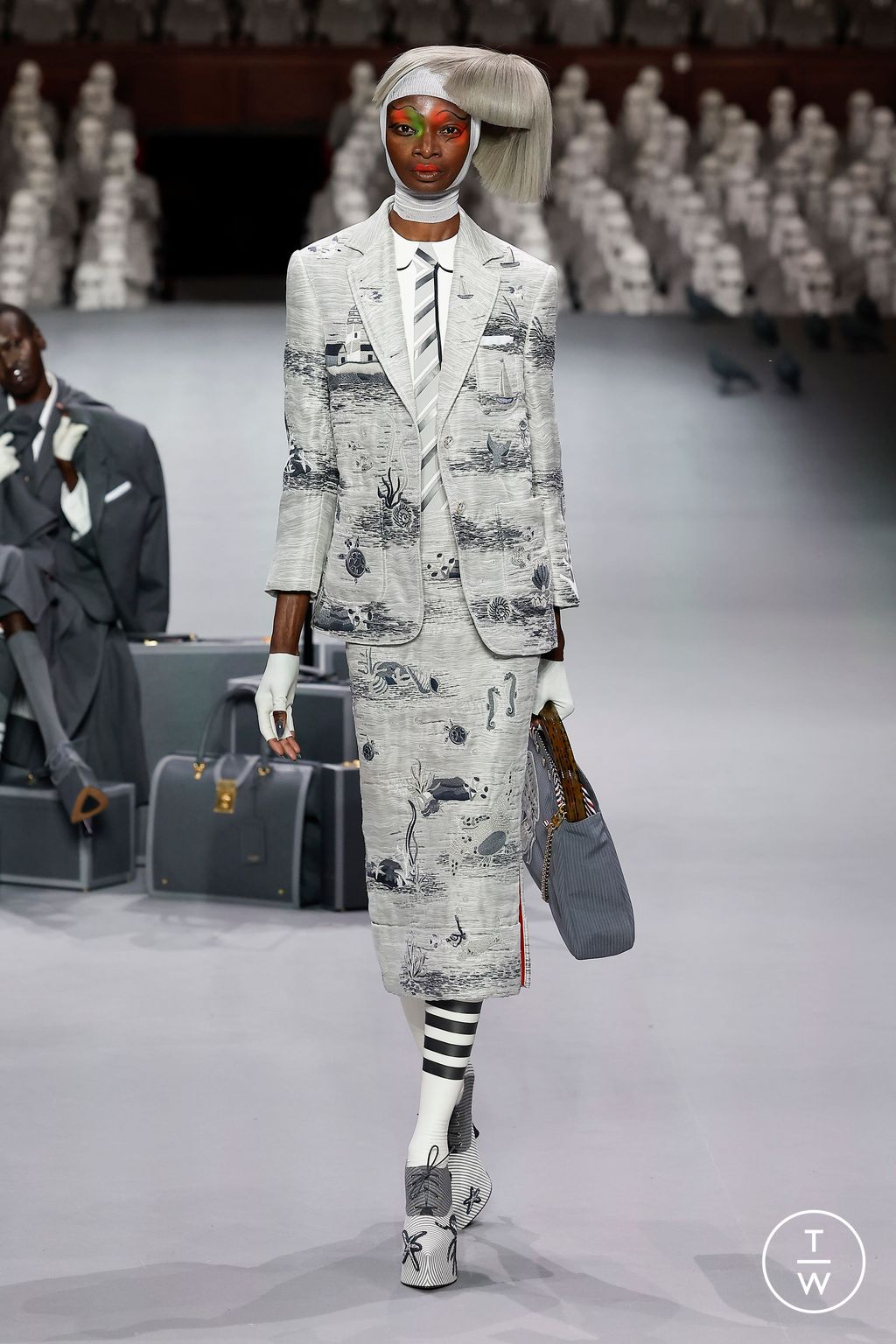 Fashion Week Paris Fall/Winter 2023 look 33 from the Thom Browne collection couture
