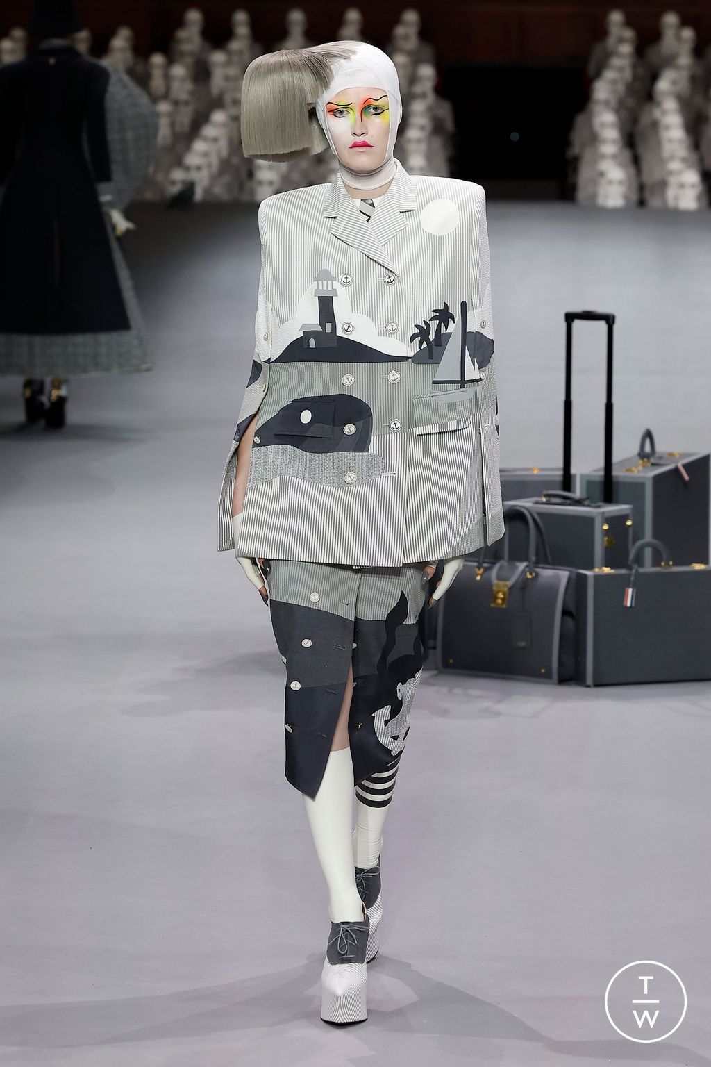 Fashion Week Paris Fall/Winter 2023 look 36 from the Thom Browne collection couture