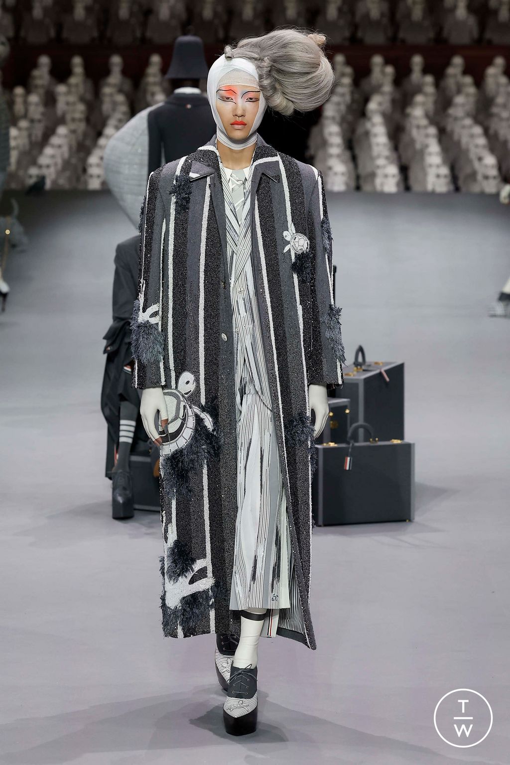 Fashion Week Paris Fall/Winter 2023 look 44 from the Thom Browne collection couture