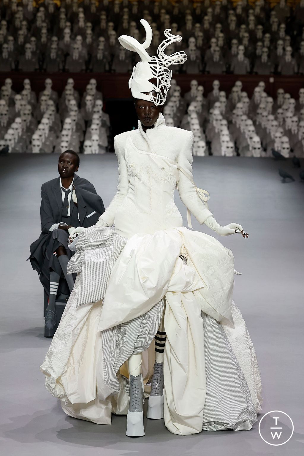 Fashion Week Paris Fall/Winter 2023 look 55 from the Thom Browne collection couture