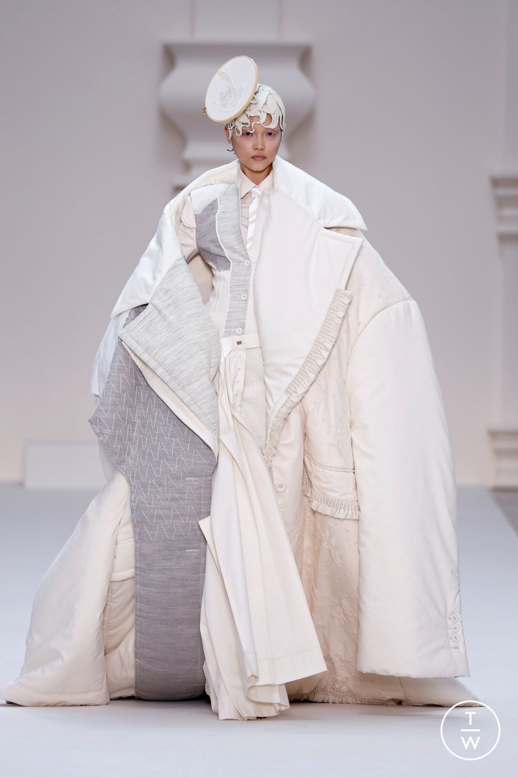 Fashion Week Paris Fall/Winter 2024 look 2 from the Thom Browne collection couture