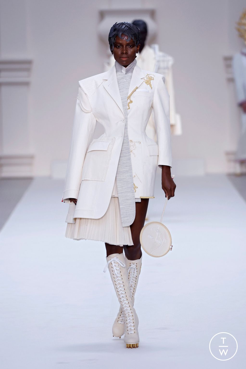 Fashion Week Paris Fall/Winter 2024 look 6 from the Thom Browne collection couture