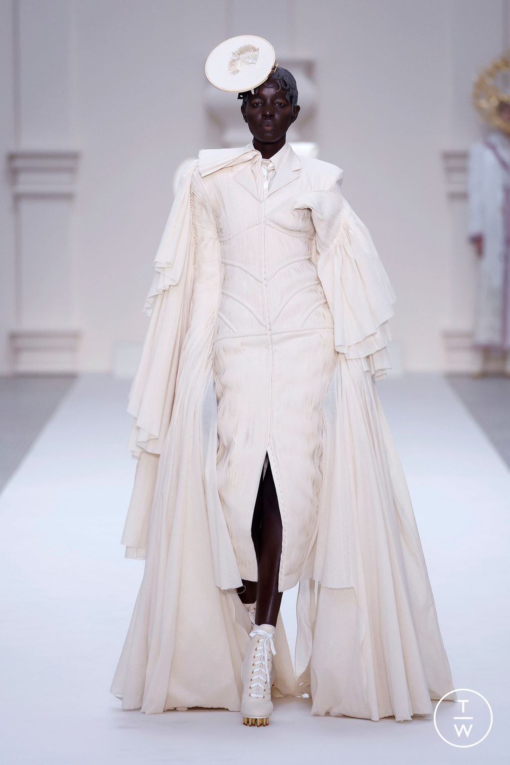 Fashion Week Paris Fall/Winter 2024 look 8 from the Thom Browne collection couture