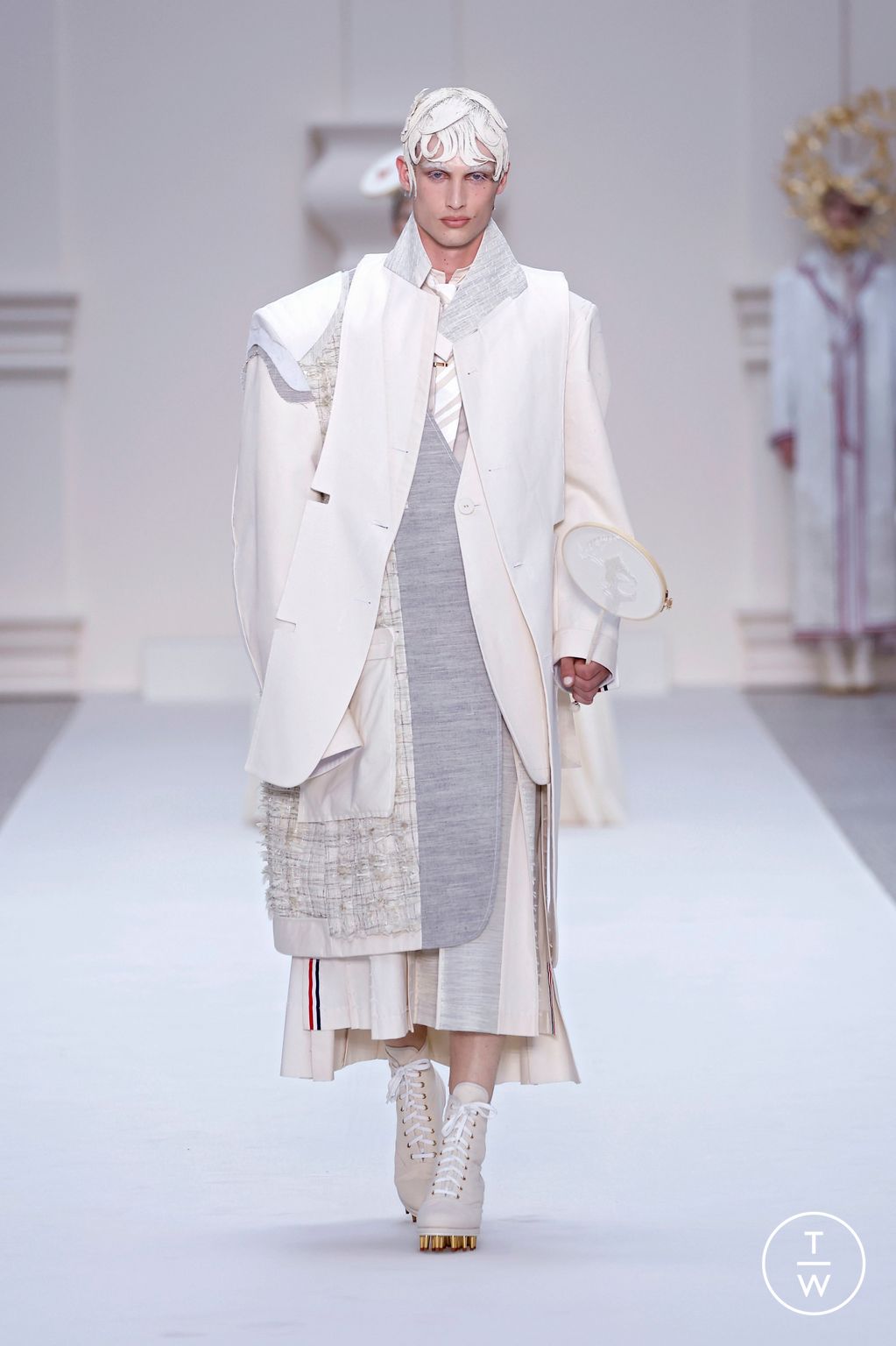 Fashion Week Paris Fall/Winter 2024 look 10 from the Thom Browne collection couture