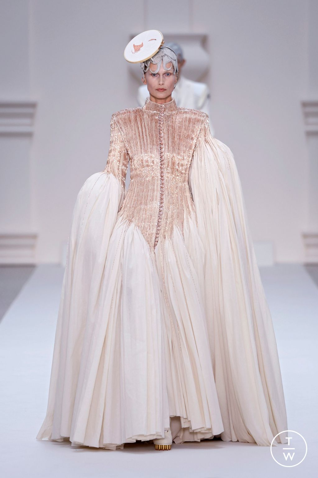 Fashion Week Paris Fall/Winter 2024 look 11 from the Thom Browne collection couture