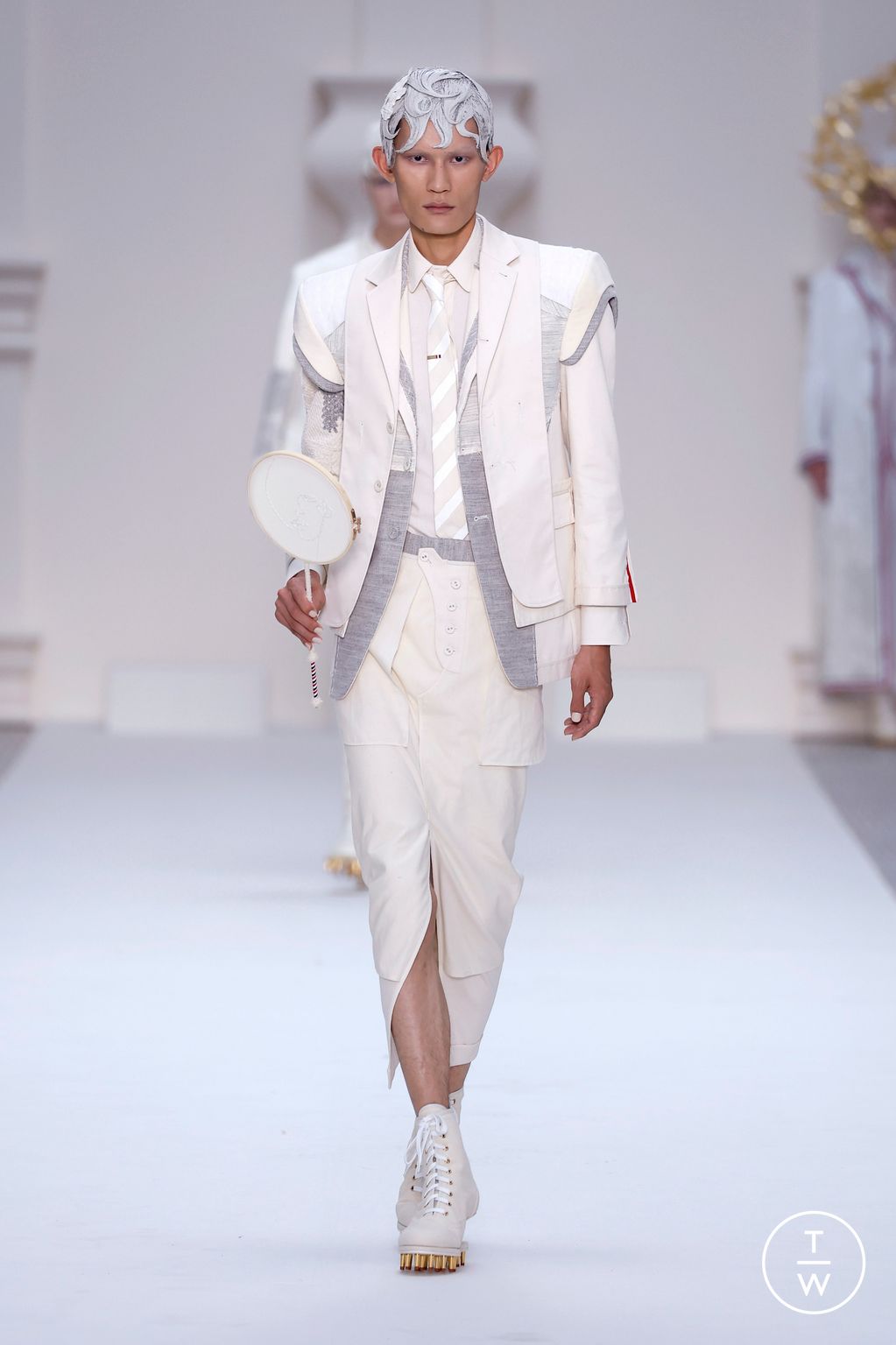 Fashion Week Paris Fall/Winter 2024 look 12 from the Thom Browne collection 高级定制