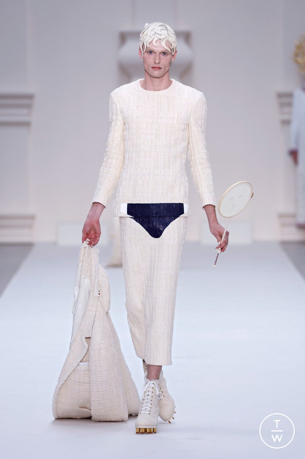 Fashion Week Paris Fall/Winter 2024 look 14 from the Thom Browne collection couture