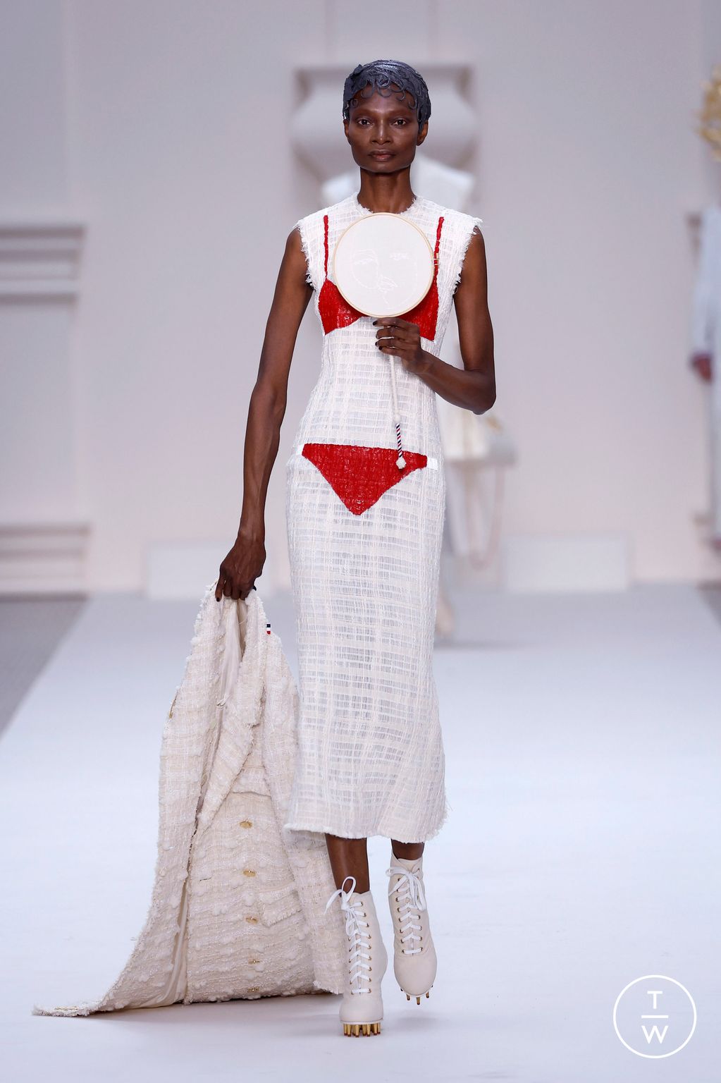 Fashion Week Paris Fall/Winter 2024 look 15 from the Thom Browne collection couture