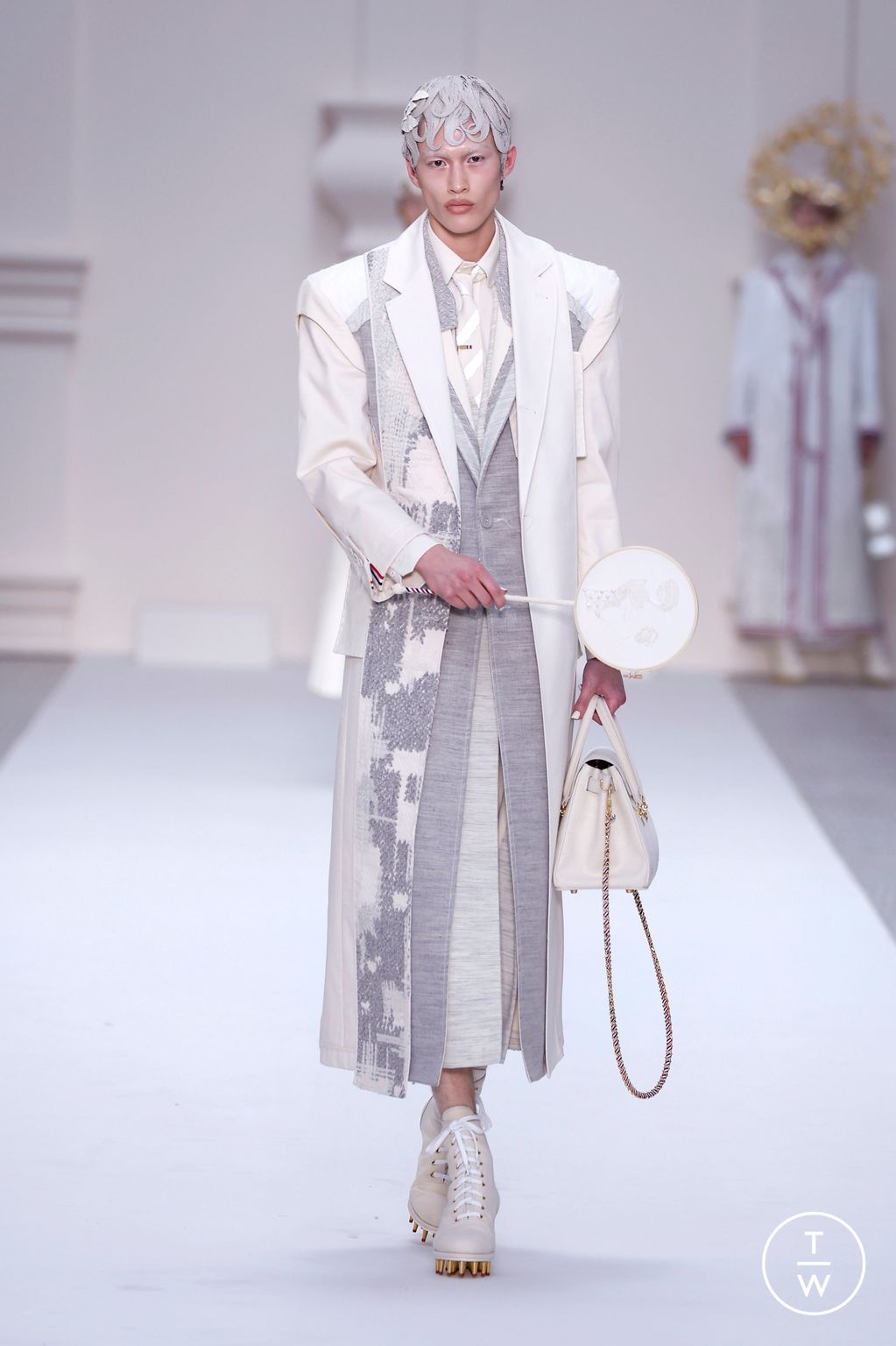 Fashion Week Paris Fall/Winter 2024 look 16 from the Thom Browne collection couture