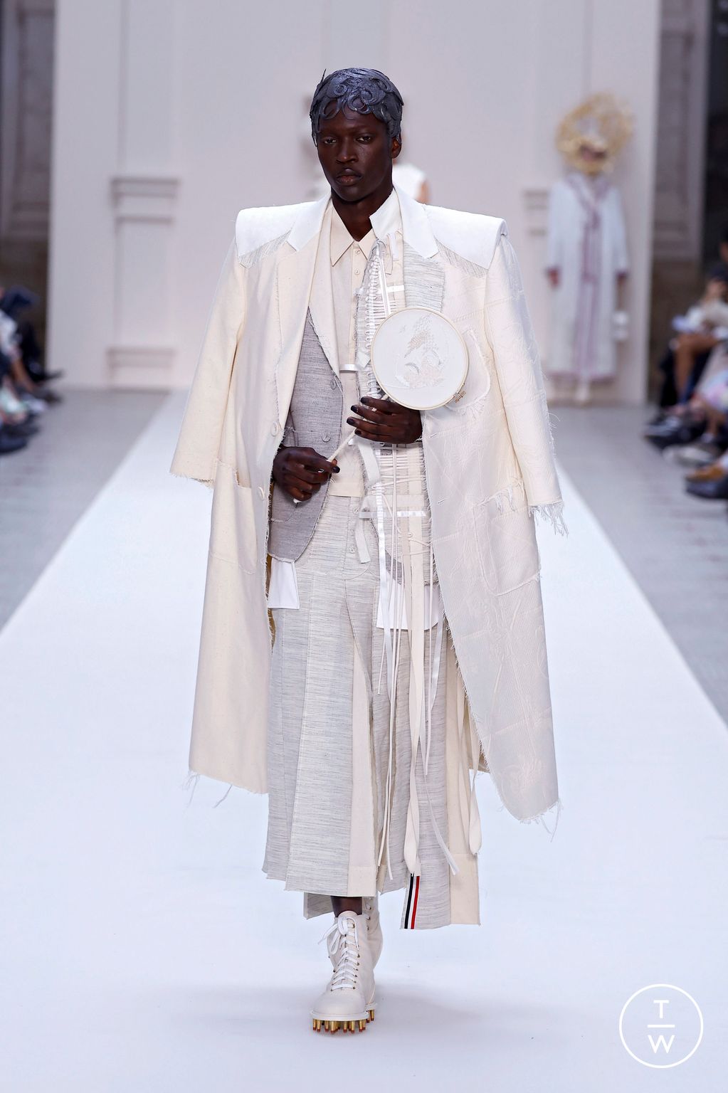 Fashion Week Paris Fall/Winter 2024 look 18 from the Thom Browne collection couture