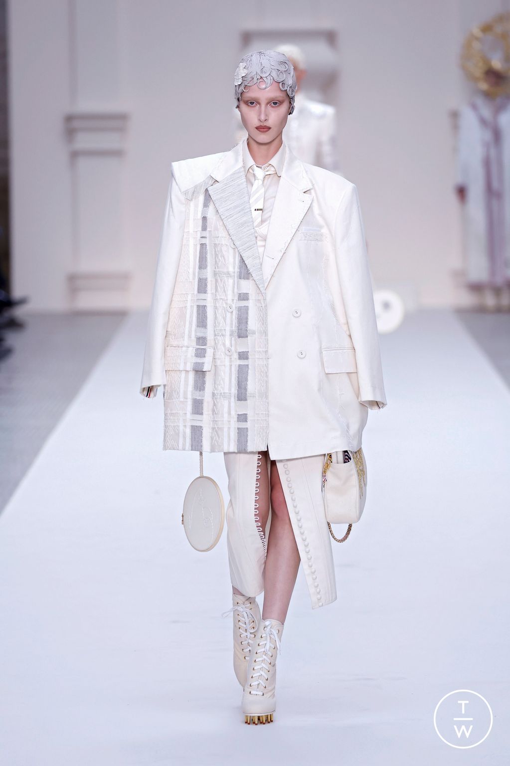 Fashion Week Paris Fall/Winter 2024 look 20 from the Thom Browne collection couture